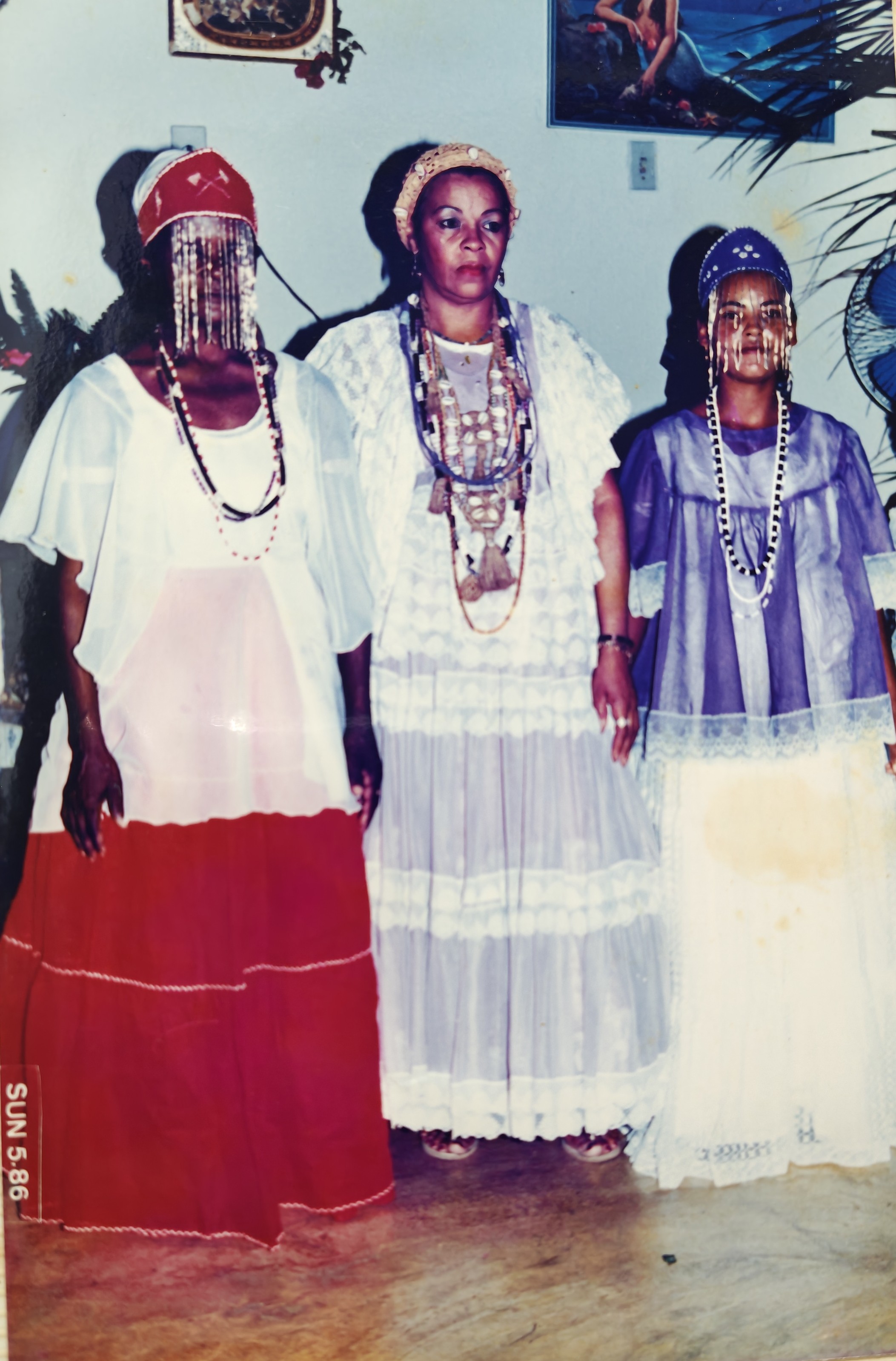 Mãe Barbara com filhas de santo
